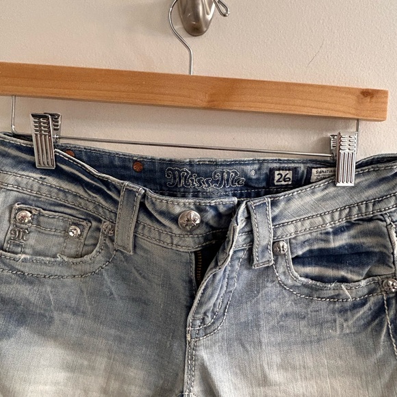 MISS ME LONG SHORTS-CAPRIS/SIZE 26US/LIGHT BLUE WASH/GREAT CONDITION!! - Picture 7 of 7